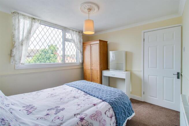 2 bed Semi-Detached Bungalow for sale Image 8