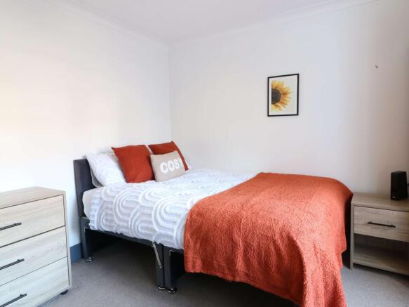 134 Balfour Road Room 2 4.JPG