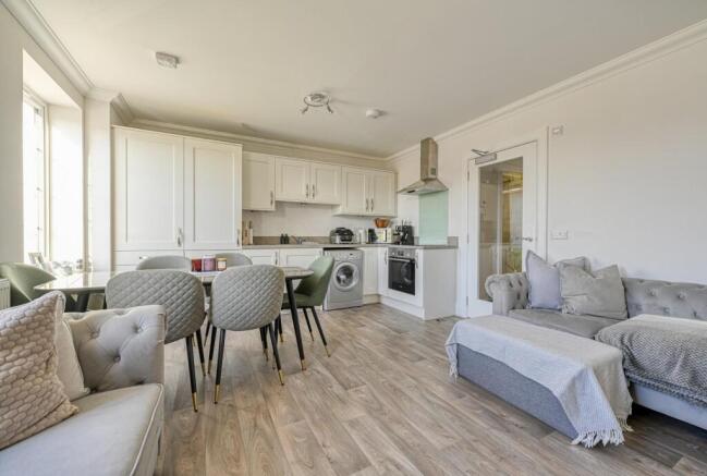 Lounge / Dining