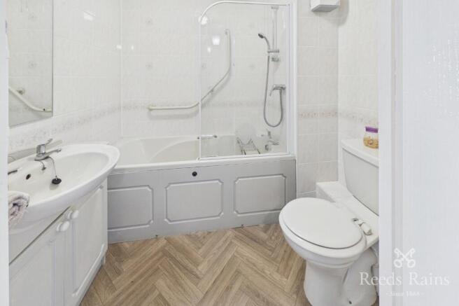 2 bed Apartment for sale Image 5