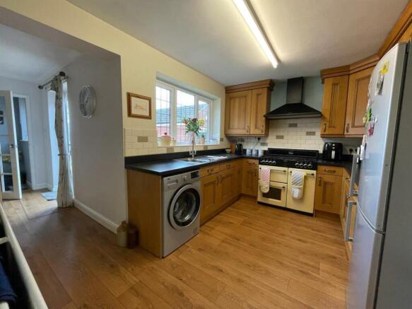 49 leeming kitchen.jpg