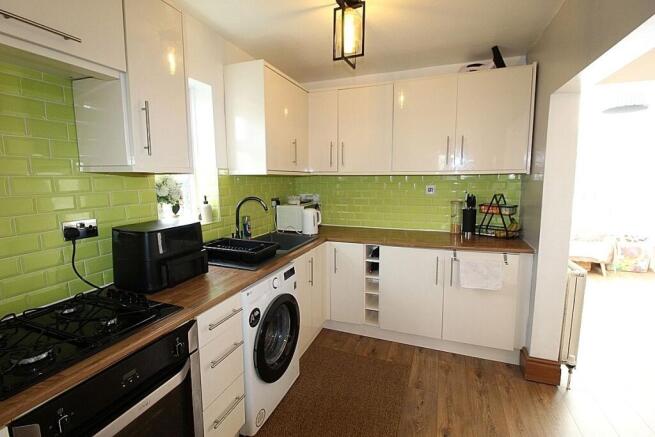 3 bed Semi-Detached for sale Image 7