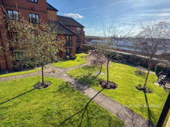 12 Oaktree Ct Kettering-1.jpg