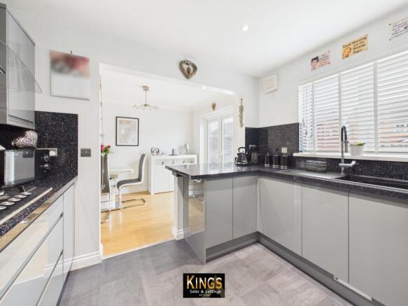 3 bed Semi-Detached for sale Image 8
