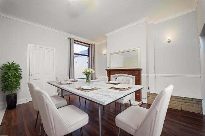 plm5-n_XaU2ee6vy7Wf2XA - Dining Room - Standard -