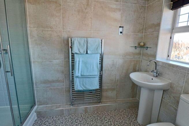 Ensuite to Bed 1