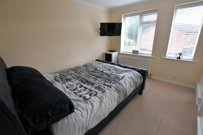 Bedroom 1.jpg