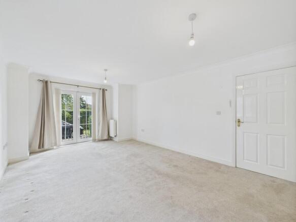 2 bed Apartment to rent Image 4