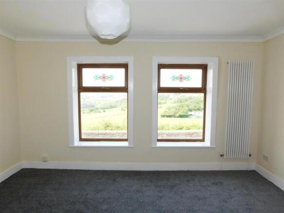2 bed Semi-Detached to rent Image 9