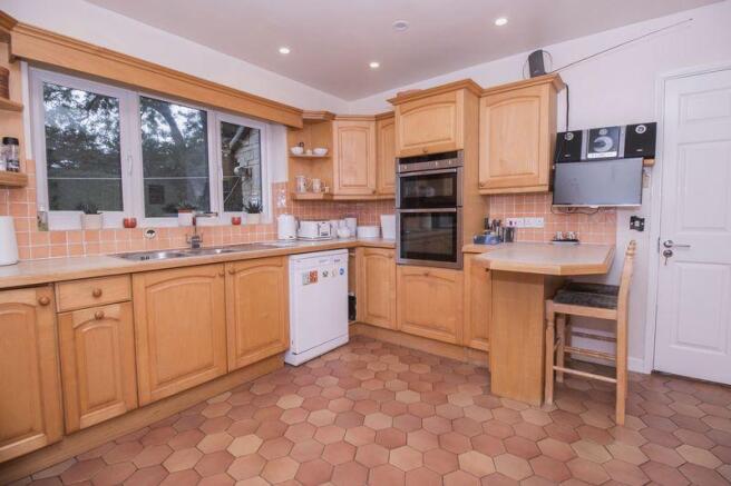 Kitchen / Brea...