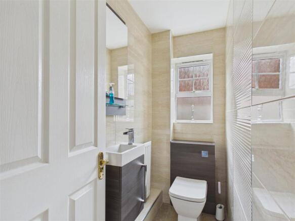 4 bed Detached for sale Image 5