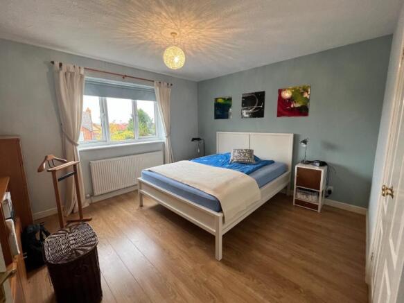 Crowborough Lane Bedroom2.JPG