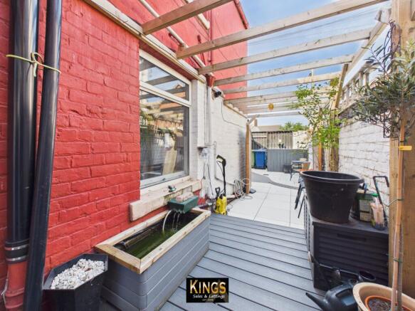 5 bed Town House for sale Image 4