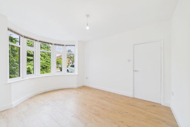 5 bed Semi-Detached to rent Image 5