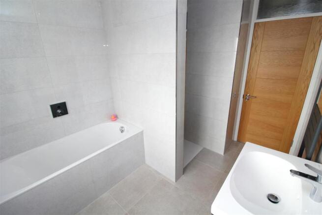 088 Charlotte Close - Bathroom - 2.JPG
