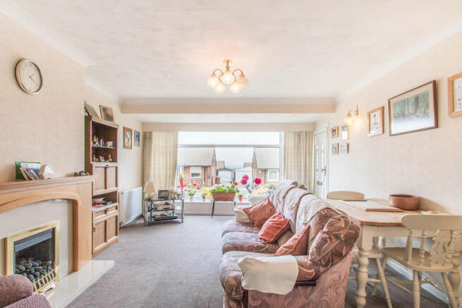 Lounge/Dining Room