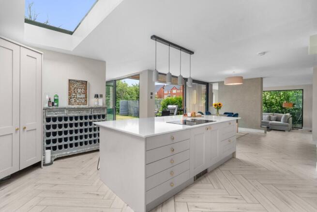 4 bed Detached for sale Image 8