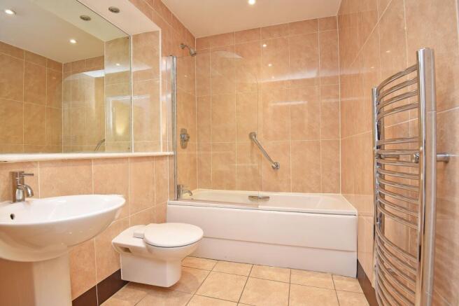 3 bed Flat for sale Image 7