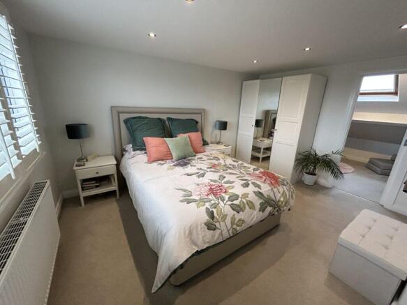 4 bed Detached for sale Image 12