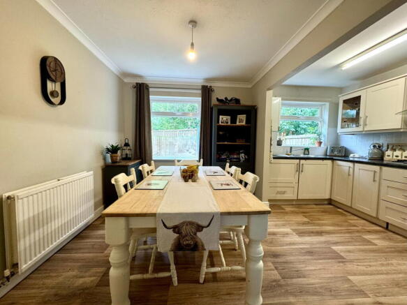 3 bed Semi-Detached for sale Image 6
