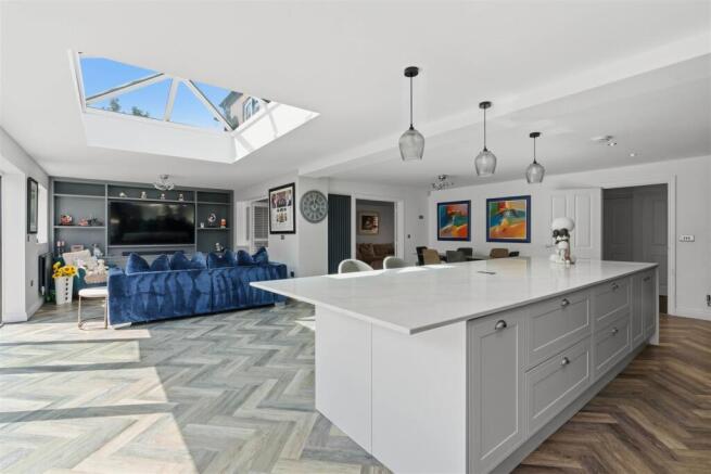 Kitchen / Living Area