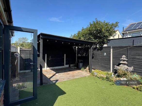 3 bed Semi-Detached to rent Image 9