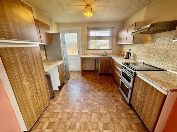 KITCHEN/DINING ROOM