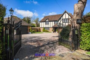 8 Little Paddock, Challacombe Close, Brentwood CM13 2LU