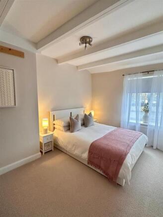 2 bed Terraced to rent Image 9