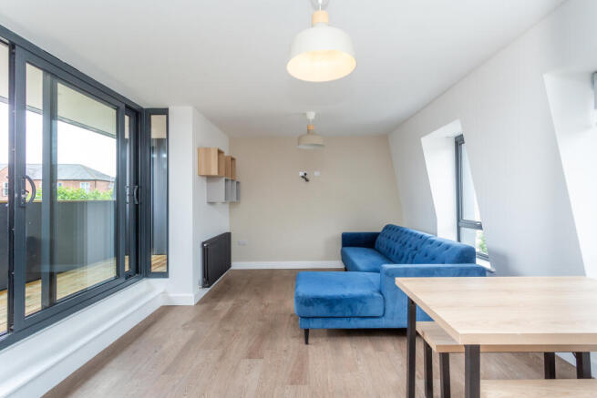2 bed Flat to rent Image 4
