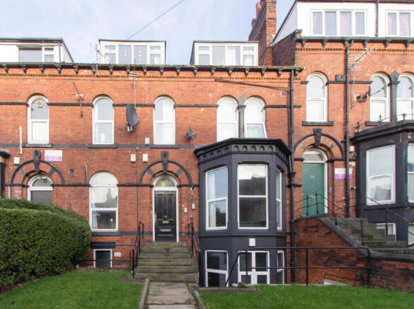 4 bed House to rent Image 8