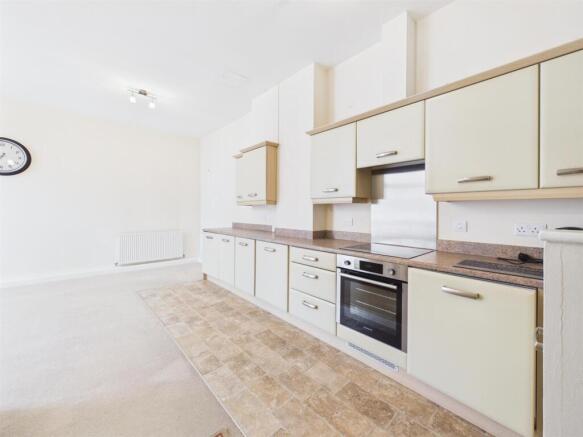 2 bed Flat for sale Image 4