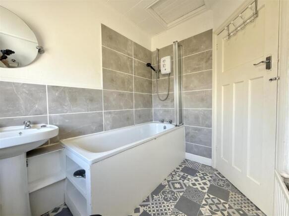 Bathroom_.jpeg