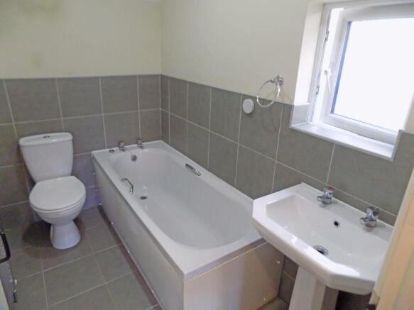 2 bed Semi-Detached to rent Image 6
