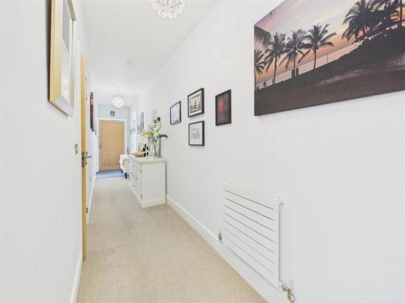 2 bed Apartment for sale Image 11