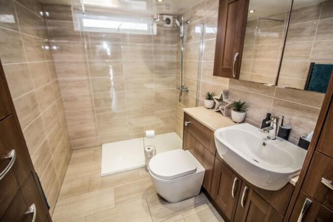Wet Room. 
