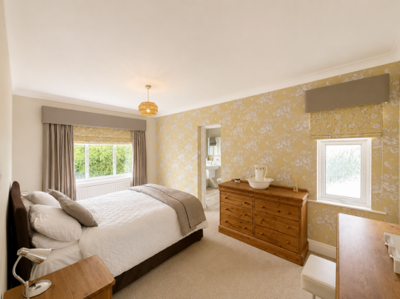 4 bed Detached for sale Image 10