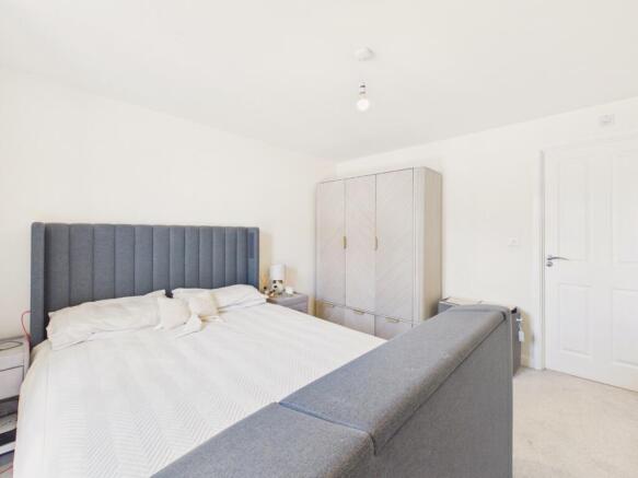 4 bed Semi-Detached for sale Image 9