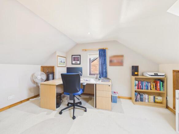 4 bed Semi-Detached for sale Image 9