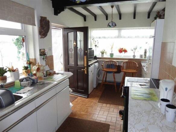KITCHEN 