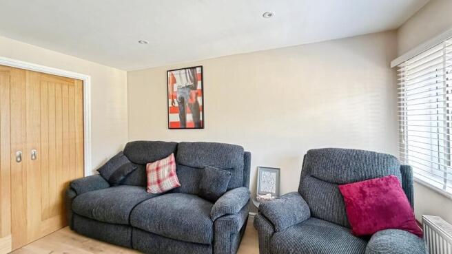 4 bed Detached for sale Image 10