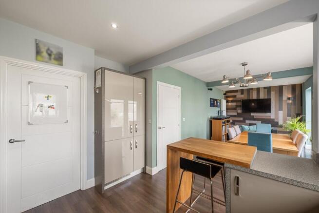 4 bed Detached for sale Image 7