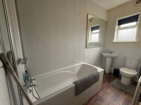 1 bed House Share to rent Image 5