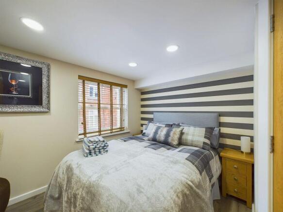 5 bed Apartment for sale Image 7