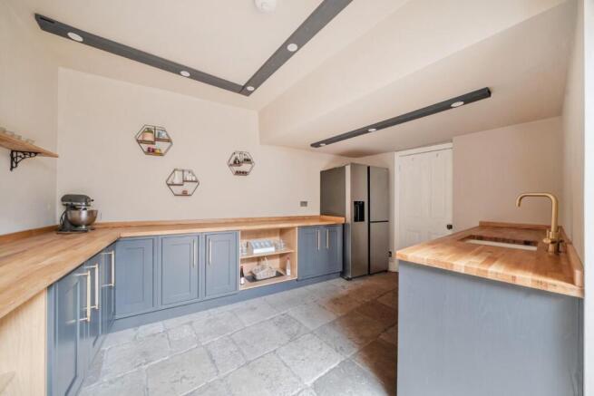 4 bed Link Detached House for sale Image 8