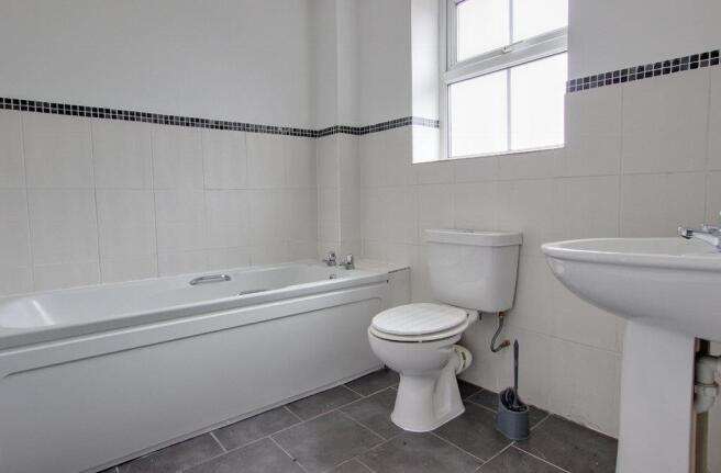 3 bed House to rent Image 10