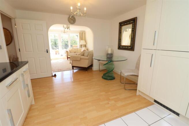 3 bed Apartment for sale Image 6