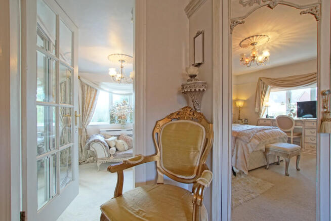 Master Bedroom Le...