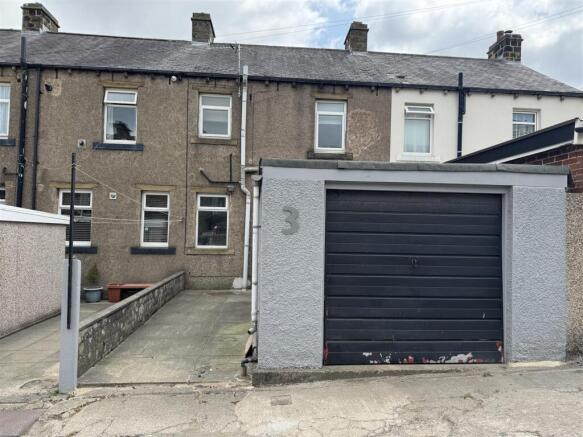 3 bed Terraced to rent Image 2