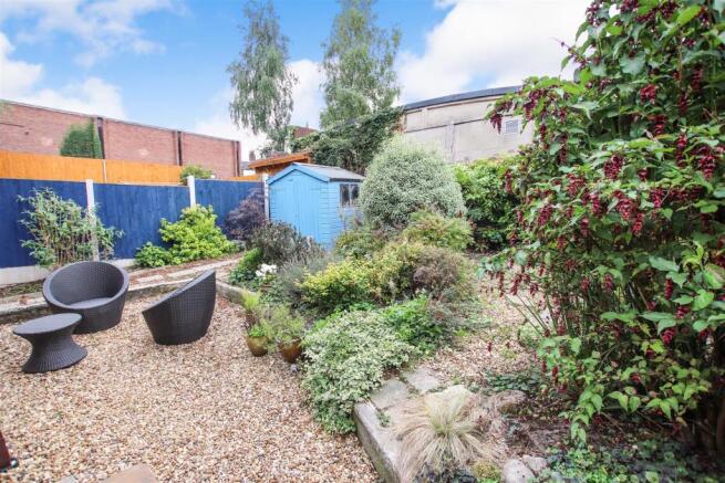ENCLOSED REAR GARDEN